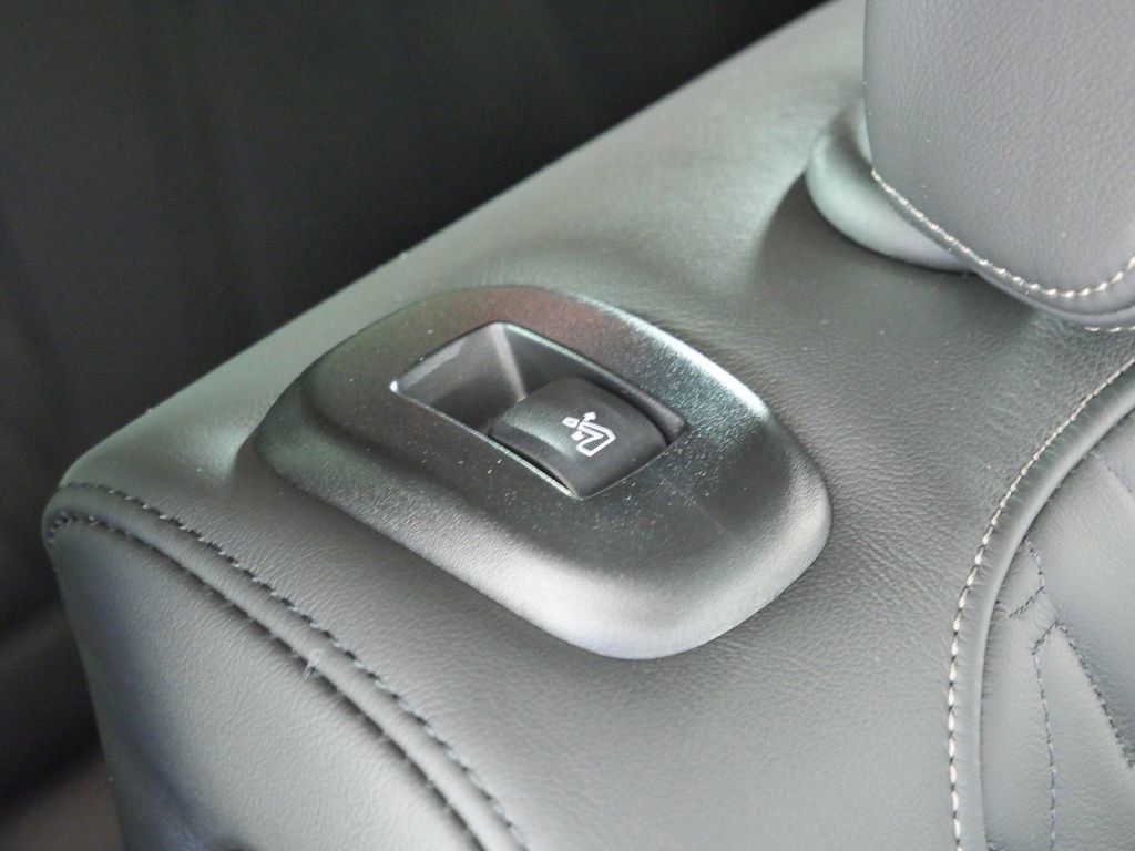 New 2027 Mineral White Metallic BMW M60i image 28