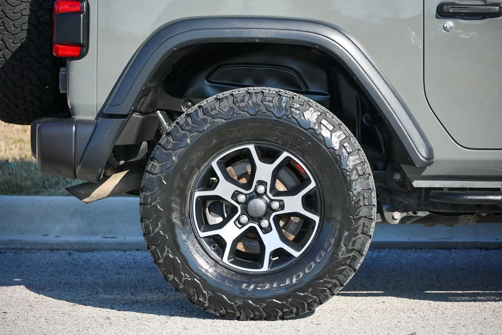 Used 2020 Gray Jeep Rubicon image 16