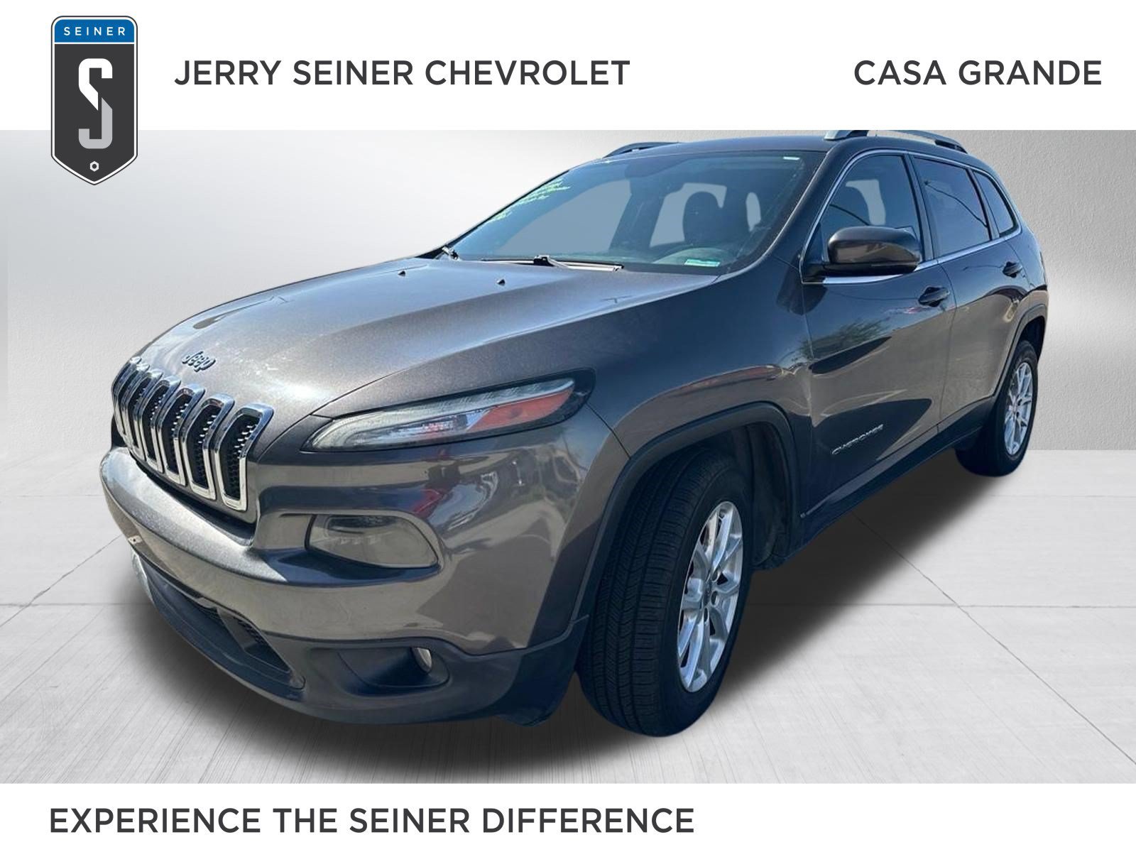 Used 2018 Gray Jeep Latitude Plus FWD image 1