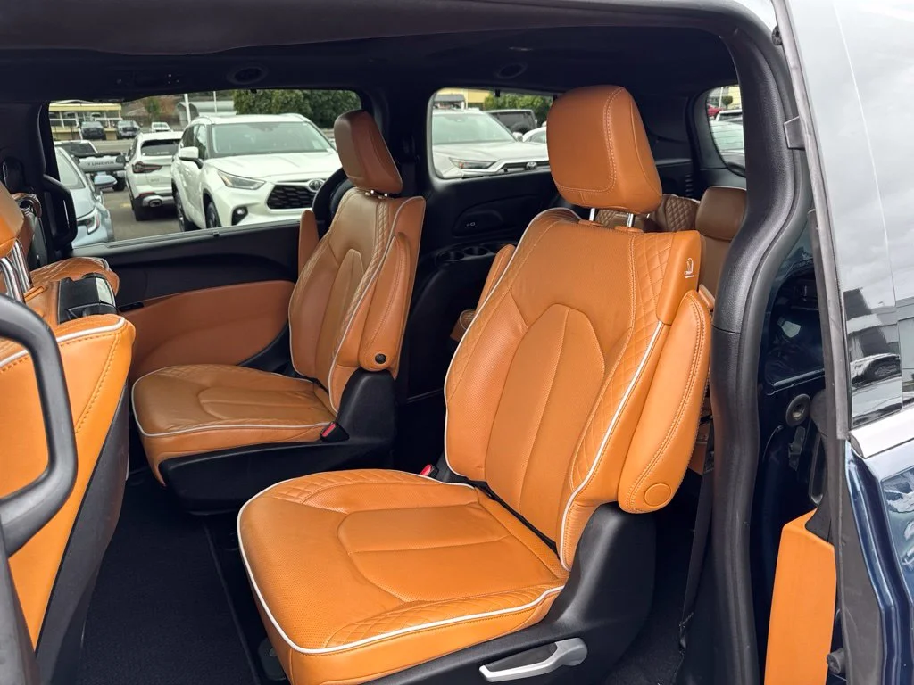 Used 2023 Fathom Blue Pearlcoat Chrysler Pinnacle image 7