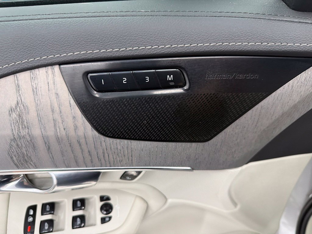 Used 2021 Silver Volvo T8 Inscription 7 Passenger image 21