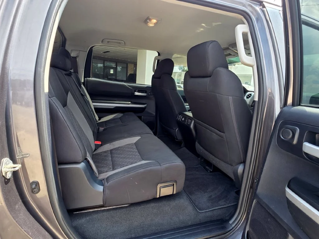 Used 2015 Gray Toyota SR5 image 15