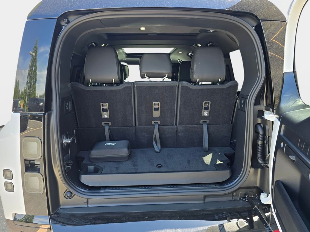 New 2026 Fuji White LAND ROVER X-Dynamic SE image 12