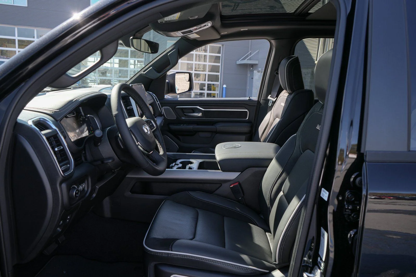 New 2026 Diamond Black Crystal Pearl-Coat Exterior Paint RAM Laramie image 15