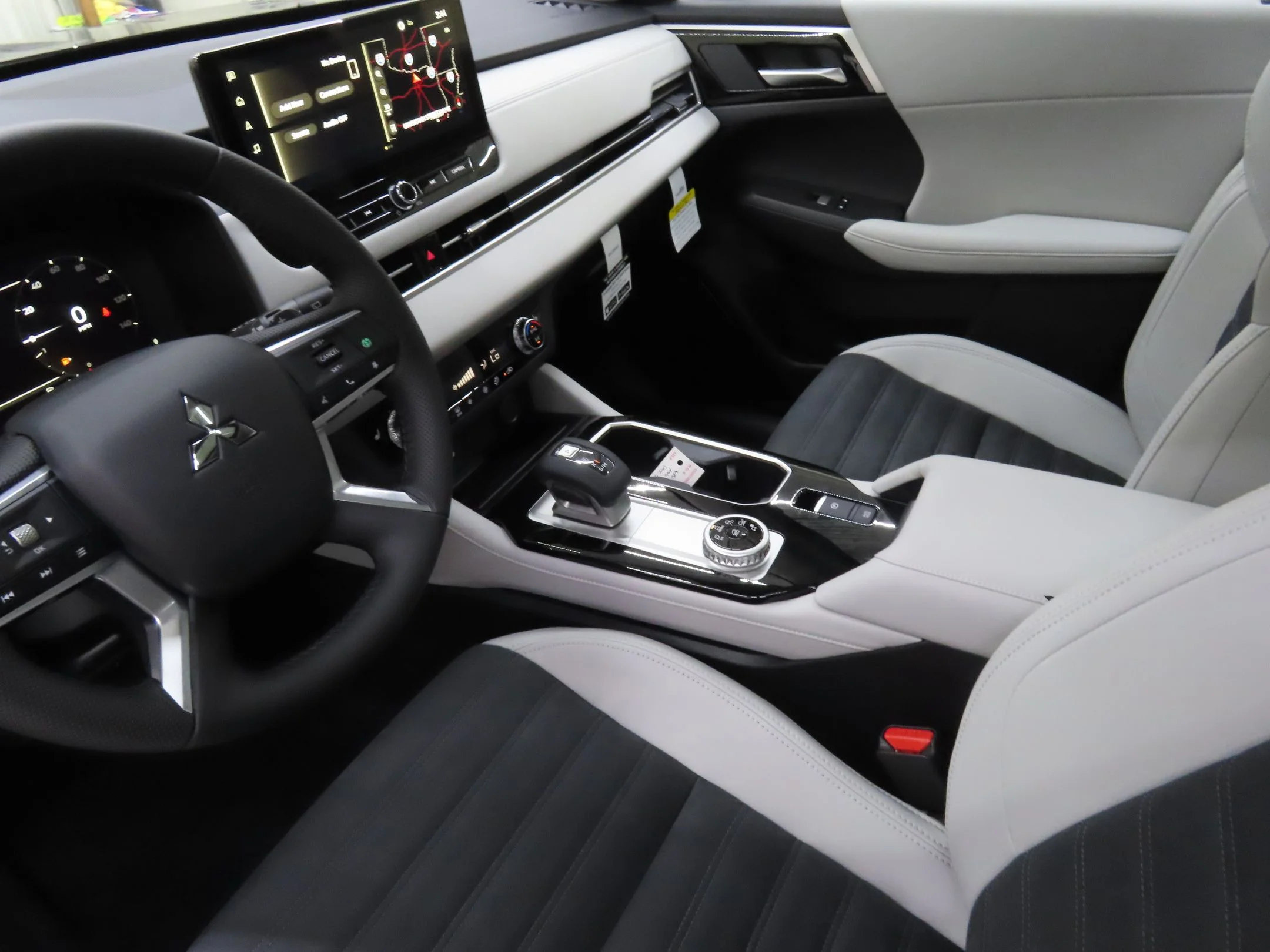2025 Mitsubishi Outlander SE - Photo 22