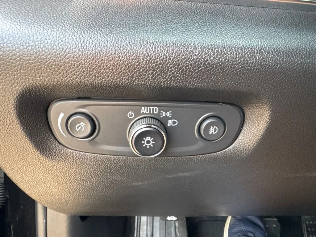 Used 2021 Mosaic Black Metallic Chevrolet RS image 18