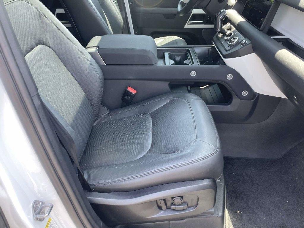 Used 2023 Fuji White Land Rover S image 21