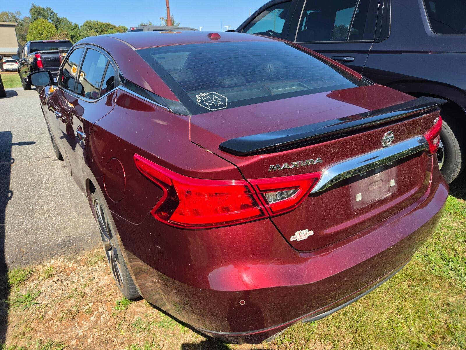 Used 2016 Red Nissan 3.5 SR image 7