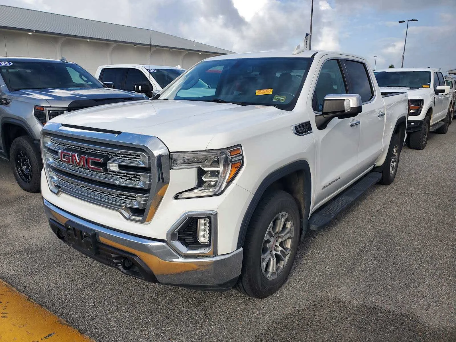 2020 GMC Sierra 4WD Crew Cab Short Box SLT's photo