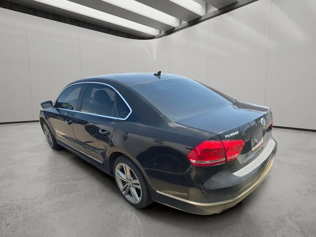 Used 2013 Black Volkswagen TDI SEL Premium image 4