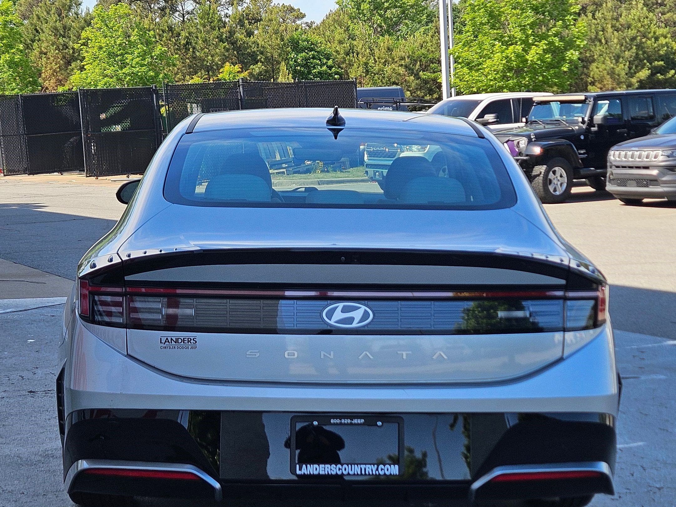 Used 2025 Aero Silver Hyundai SEL image 6