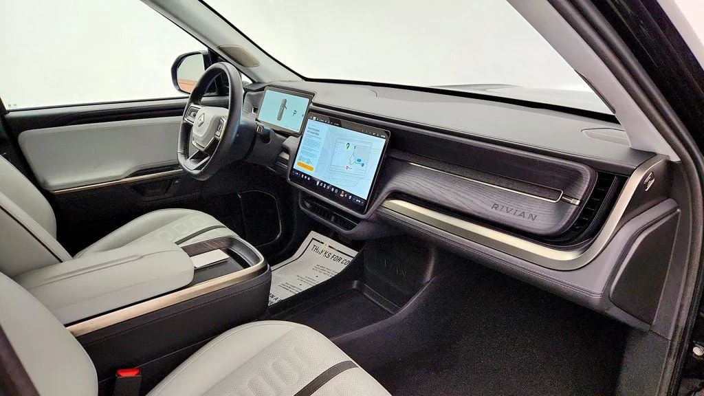 Used 2025 Midnight Rivian Adventure Dual-Motor Large Pack image 25