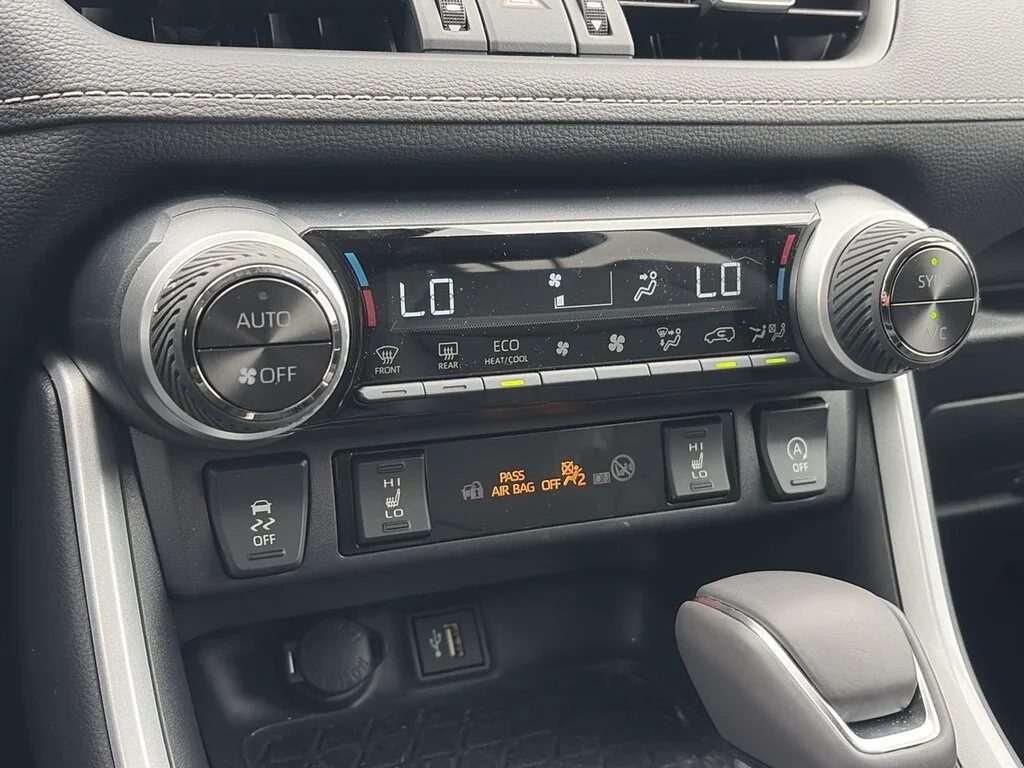 Used 2025 Blueprint Toyota XLE AWD Dilawri Certified   Local BC   1 OWNER image 26