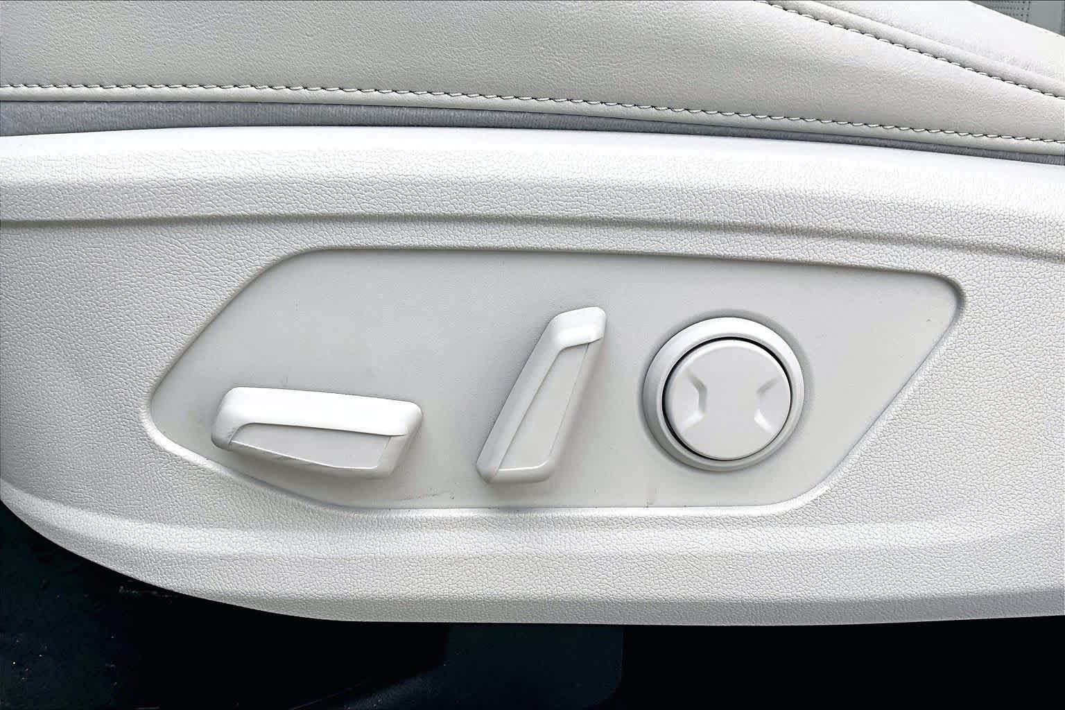 Used 2026 Glacial White Pearl Kia S image 30