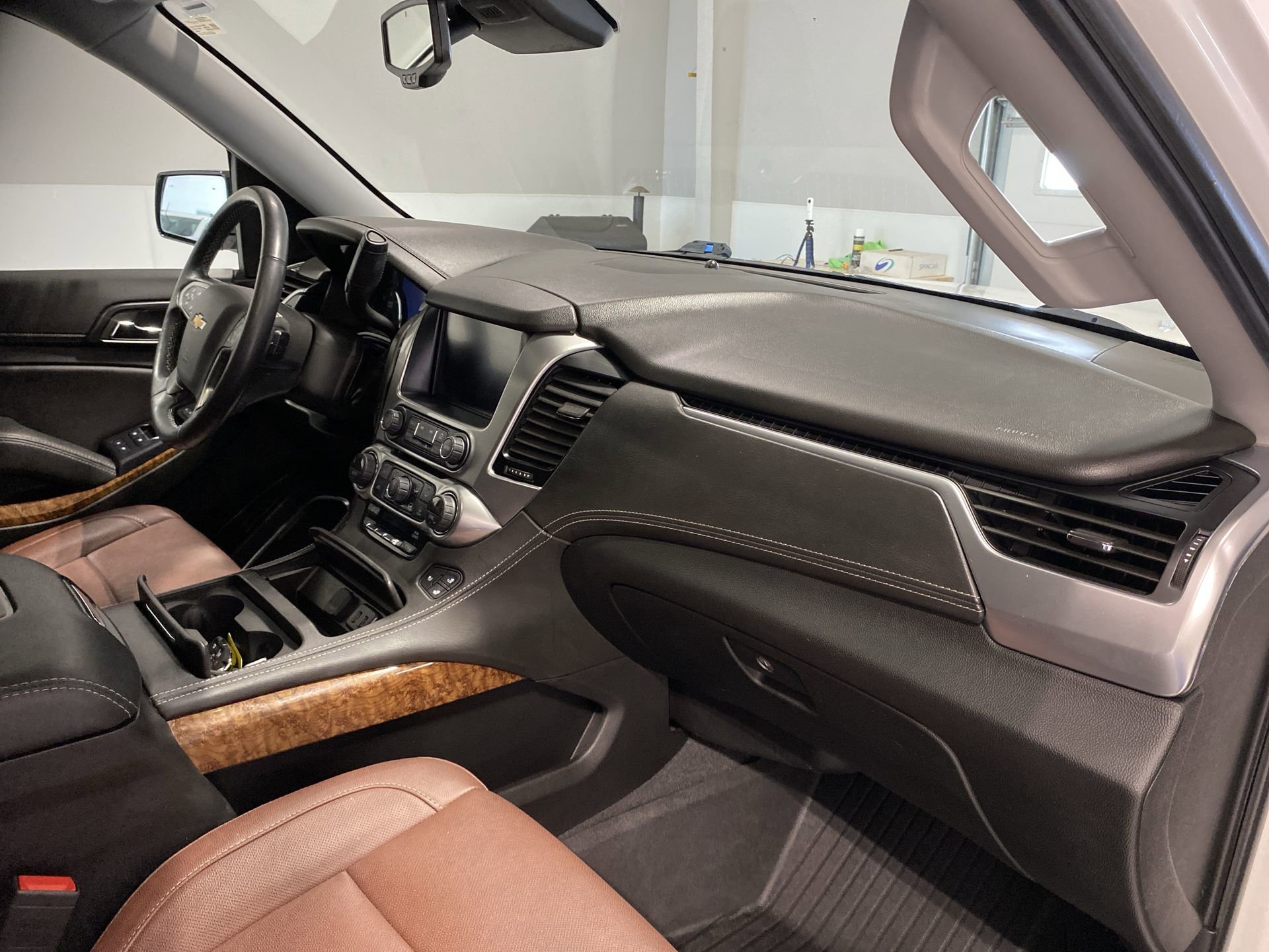 Used 2020 IRIDESCENT PEARL TRICOAT Chevrolet Premier image 30