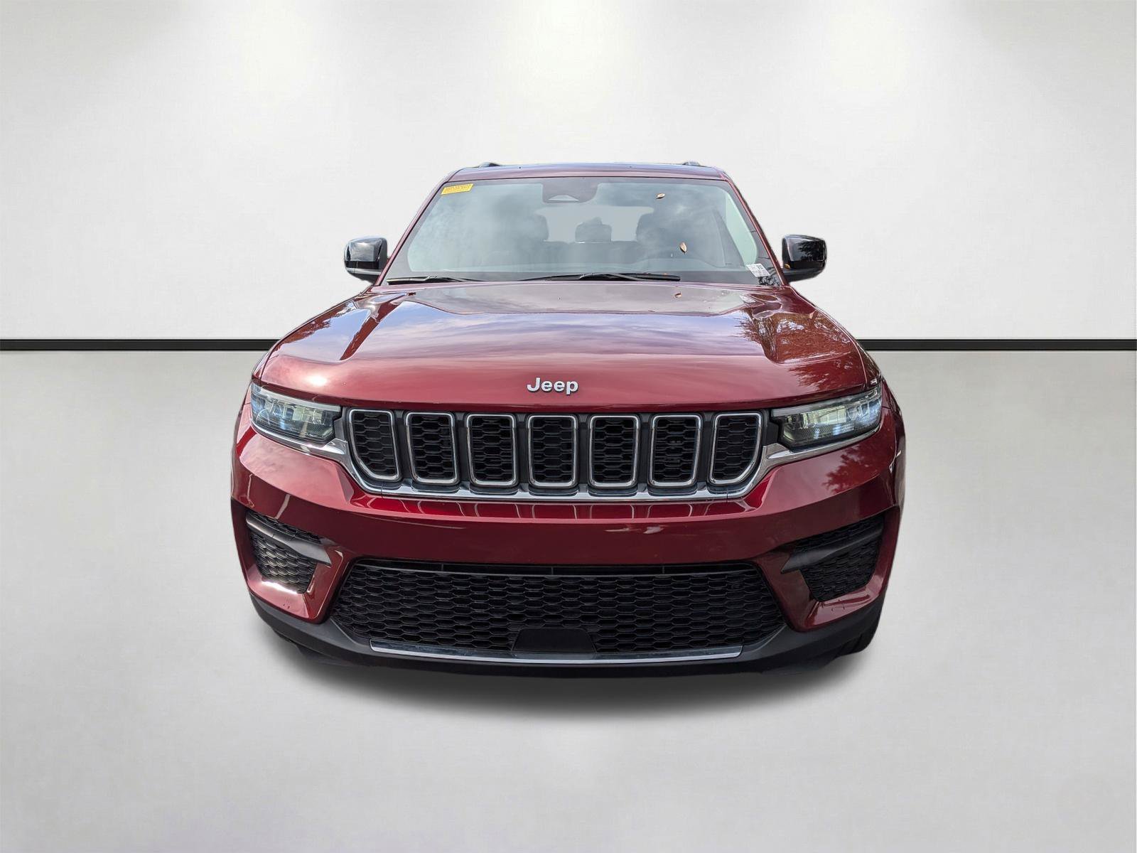 Used 2024 Velvet Red Pearlcoat Jeep Laredo image 9