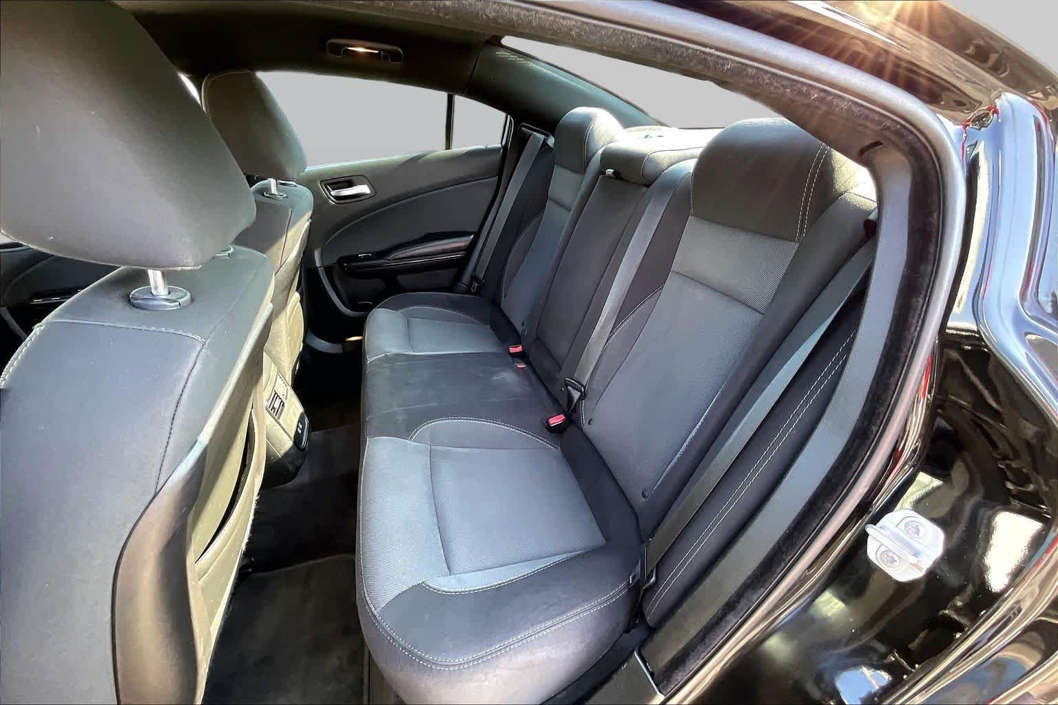 Used 2018 Pitch Black Clearcoat Dodge SXT image 19