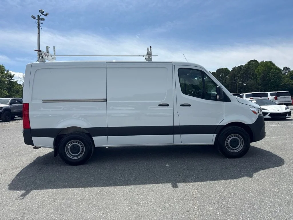 Used 2023 White Mercedes-Benz Cargo 144 WB image 4