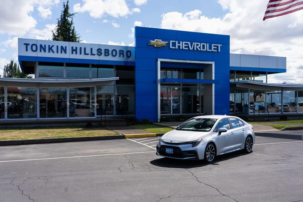 Used 2021  Toyota SE image 1