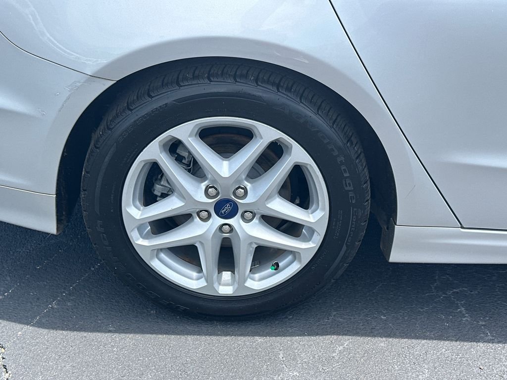 Used 2015 Ingot Silver Ford SE image 17