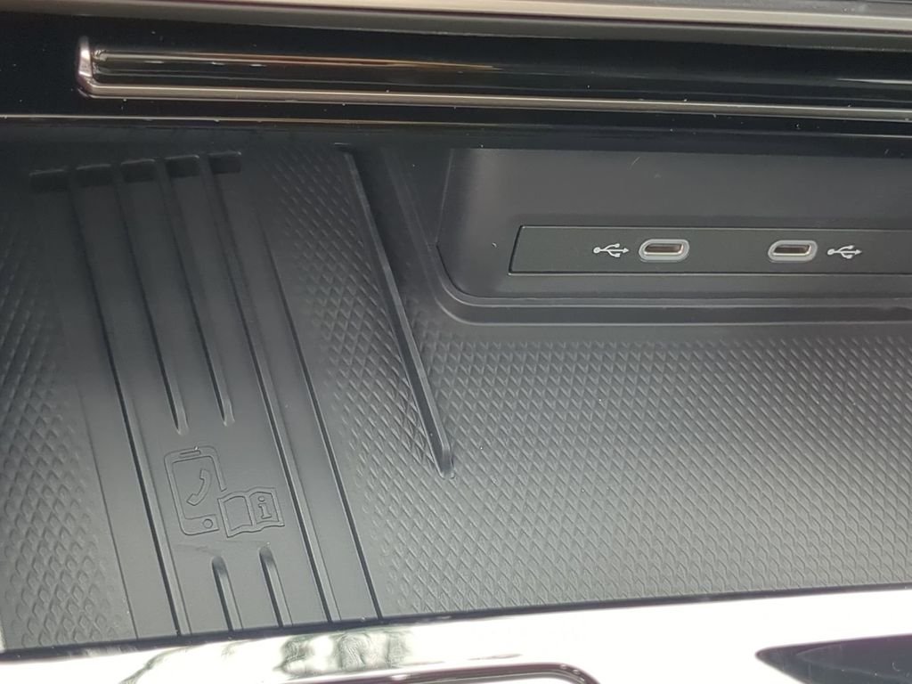 New 2026 Black Volkswagen 2.0T SE w/Technology image 26