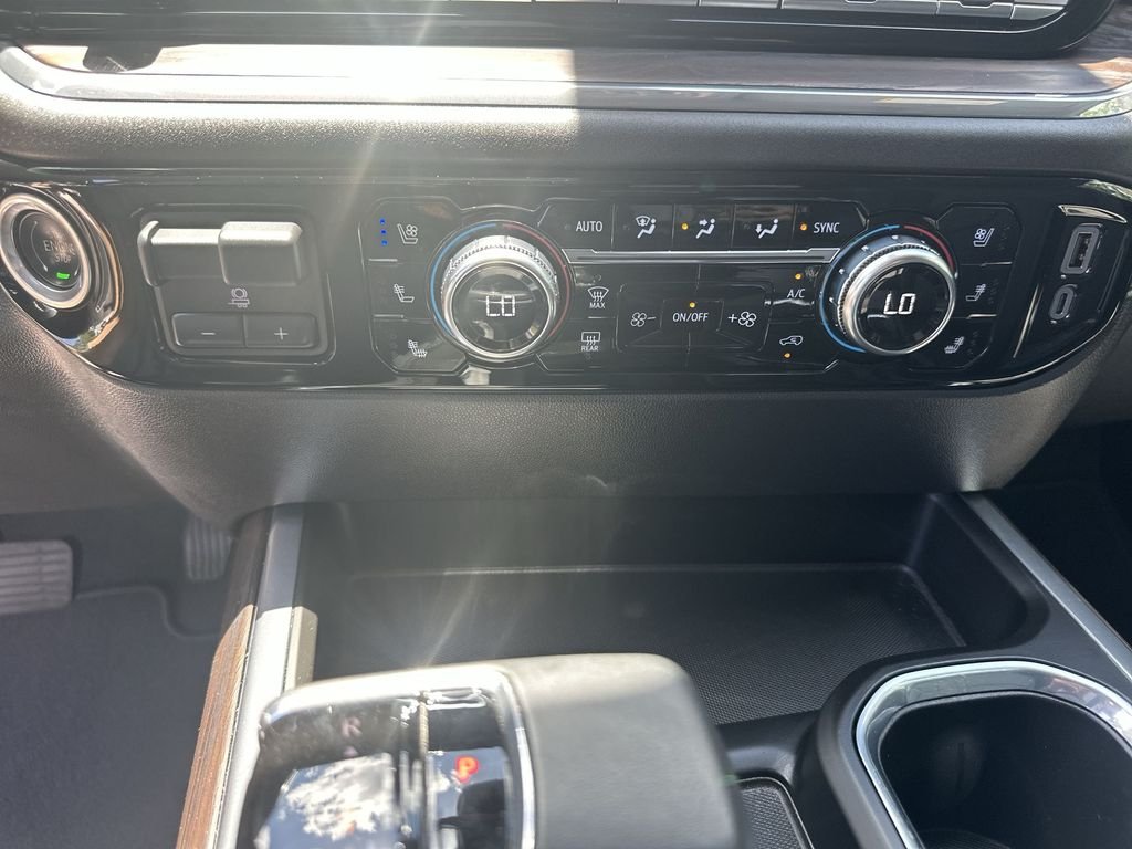 2025 GMC Sierra 1500 SLT - Photo 35