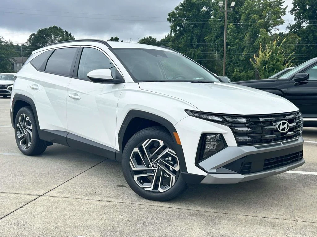 New 2026 White Hyundai SEL Plus image 1