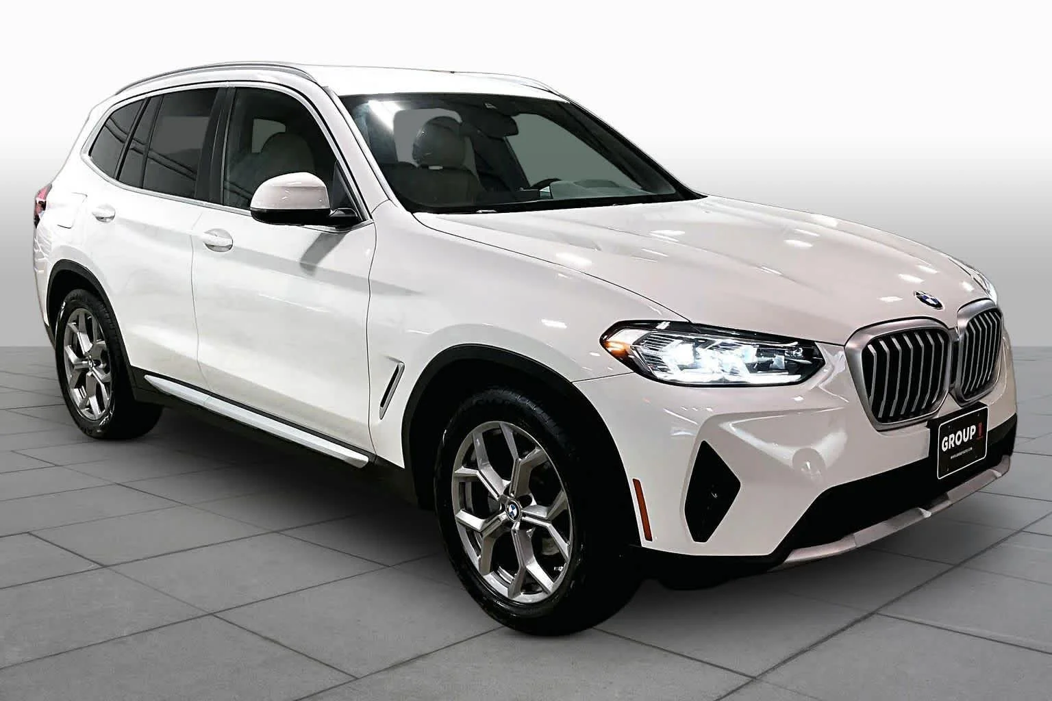 Used 2023 Alpine White BMW xDrive30i image 3