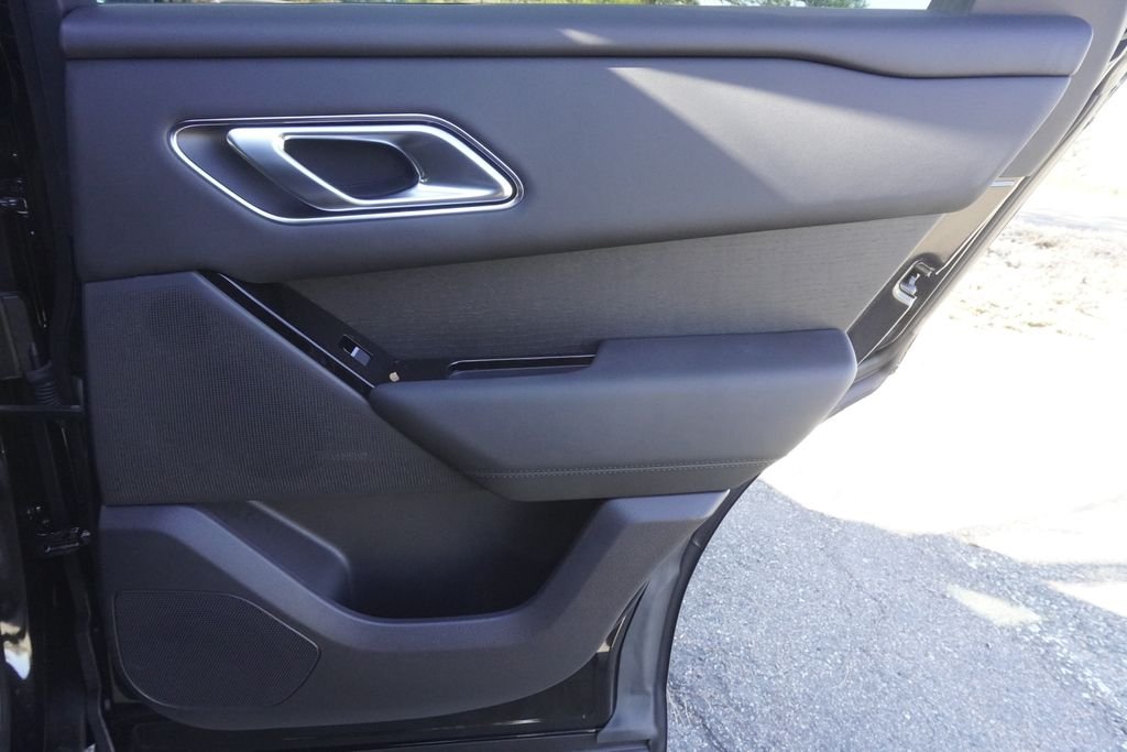 New 2026 Santorini Black Land Rover Dynamic SE image 25