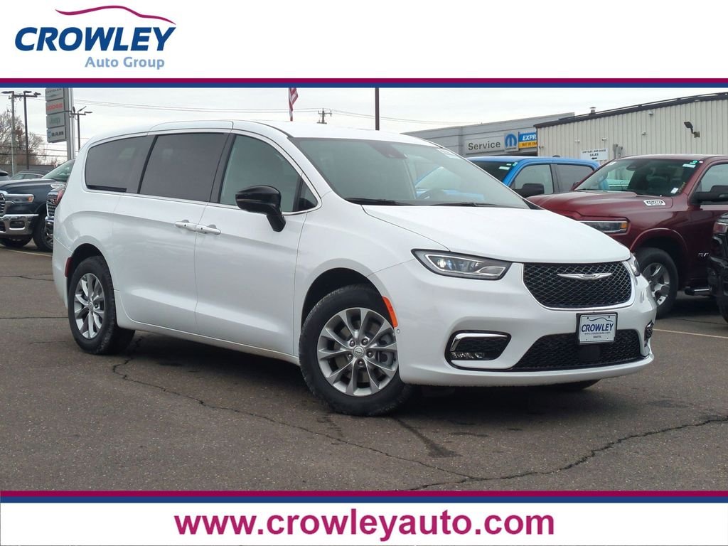 2026 Chrysler Pacifica Select AWD's photo