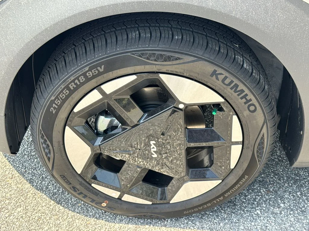 New 2027 Ivory Silver Kia EX image 11