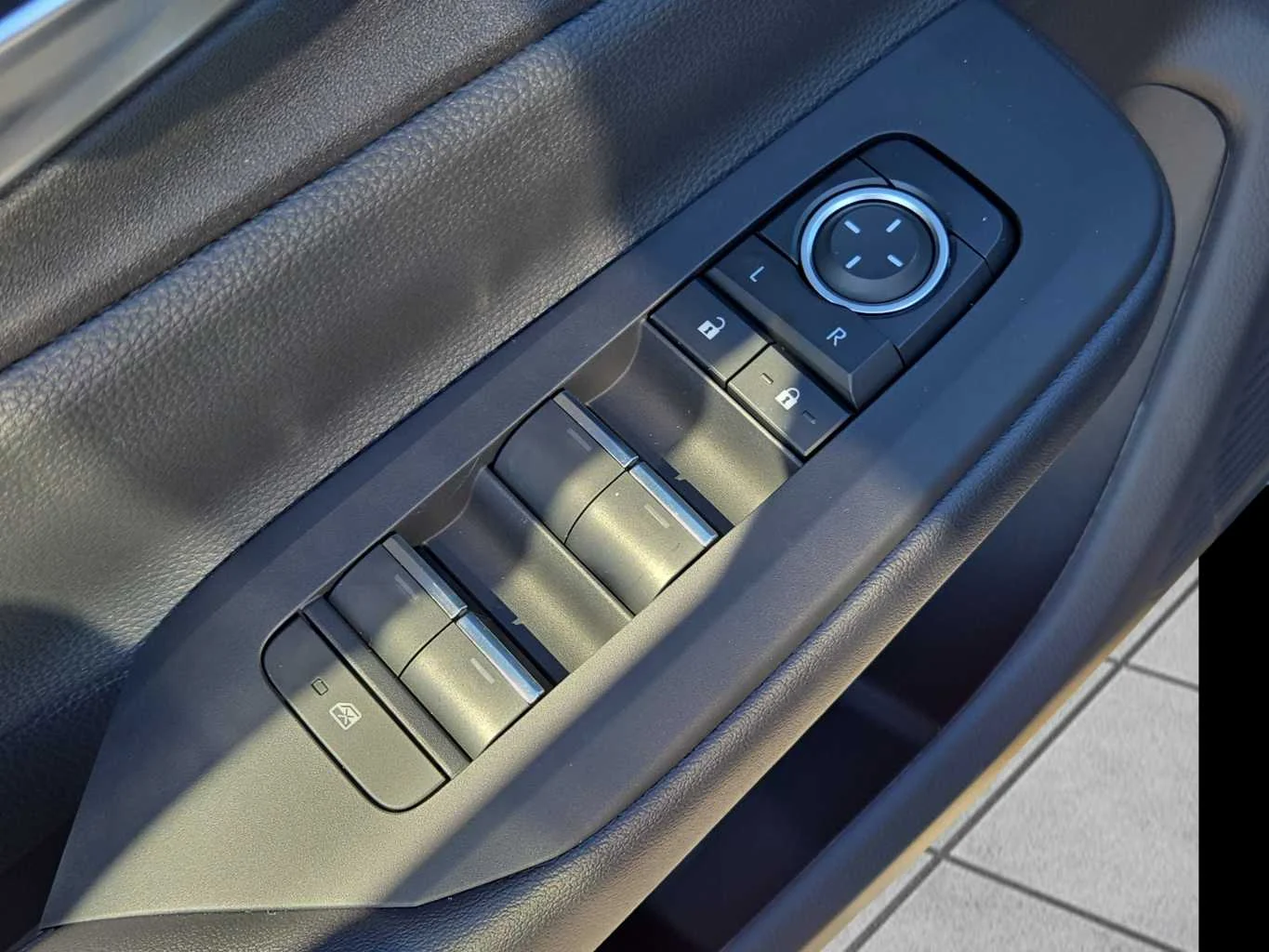2026 Toyota Prius Plug-in Hybrid XSE - Photo 11
