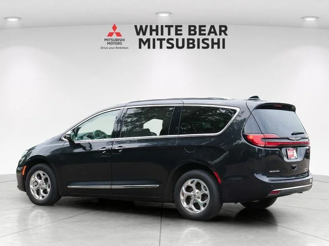Used 2021 Brilliant Black Crystal Pearlcoat Chrysler Limited image 5