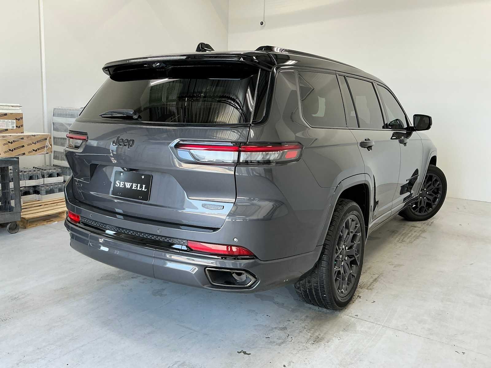 Used 2024 Baltic Gray Metallic Clearcoat Jeep Summit image 4