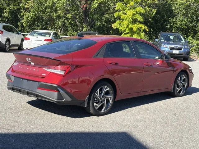 Used 2025 Red Hyundai SEL Sport image 13