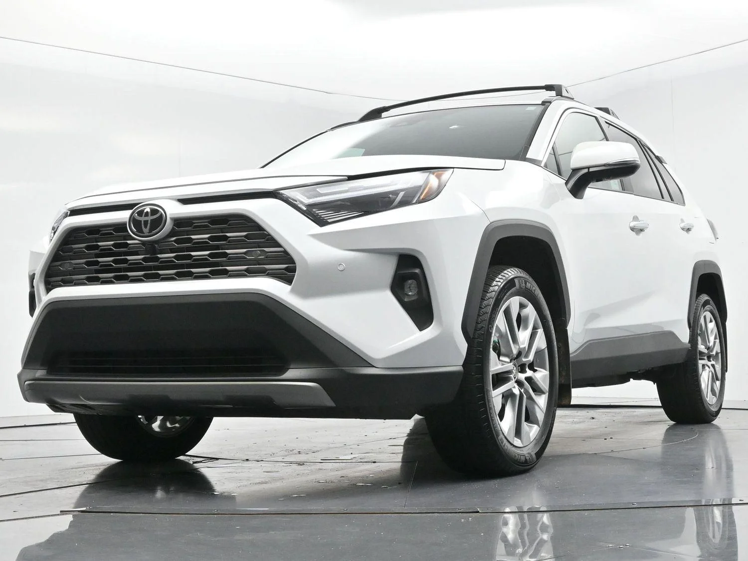 Used 2025 Wind Chill Pearl Toyota Limited image 47