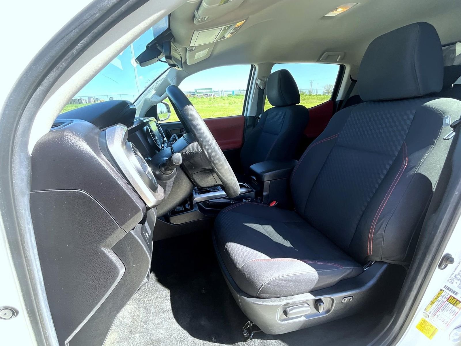Used 2022 White Toyota SR5 image 10