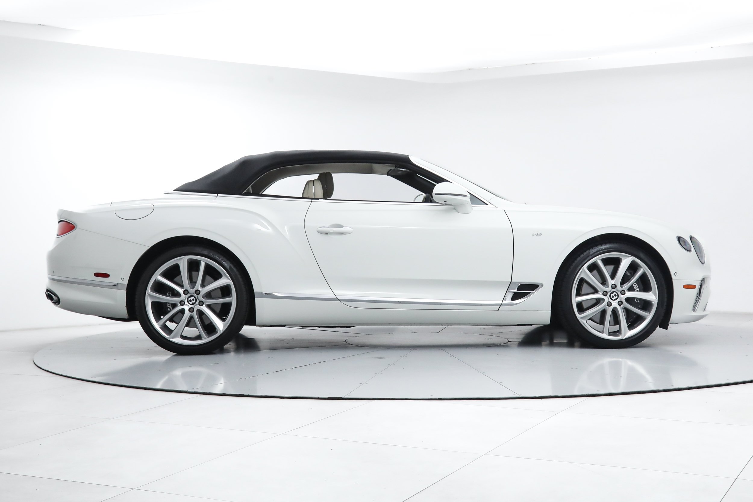 Used 2022 White Bentley GT V8 Convertible image 8