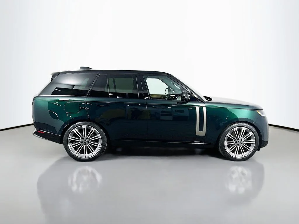 Certified Used 2025 British Racing Green SV Bespoke Ultra Met Gloss Land Rover SE image 4