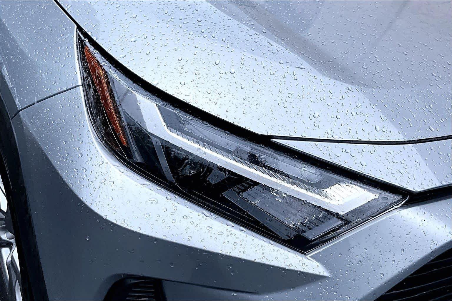 Used 2025 Silver Sky Metallic Toyota XLE image 28
