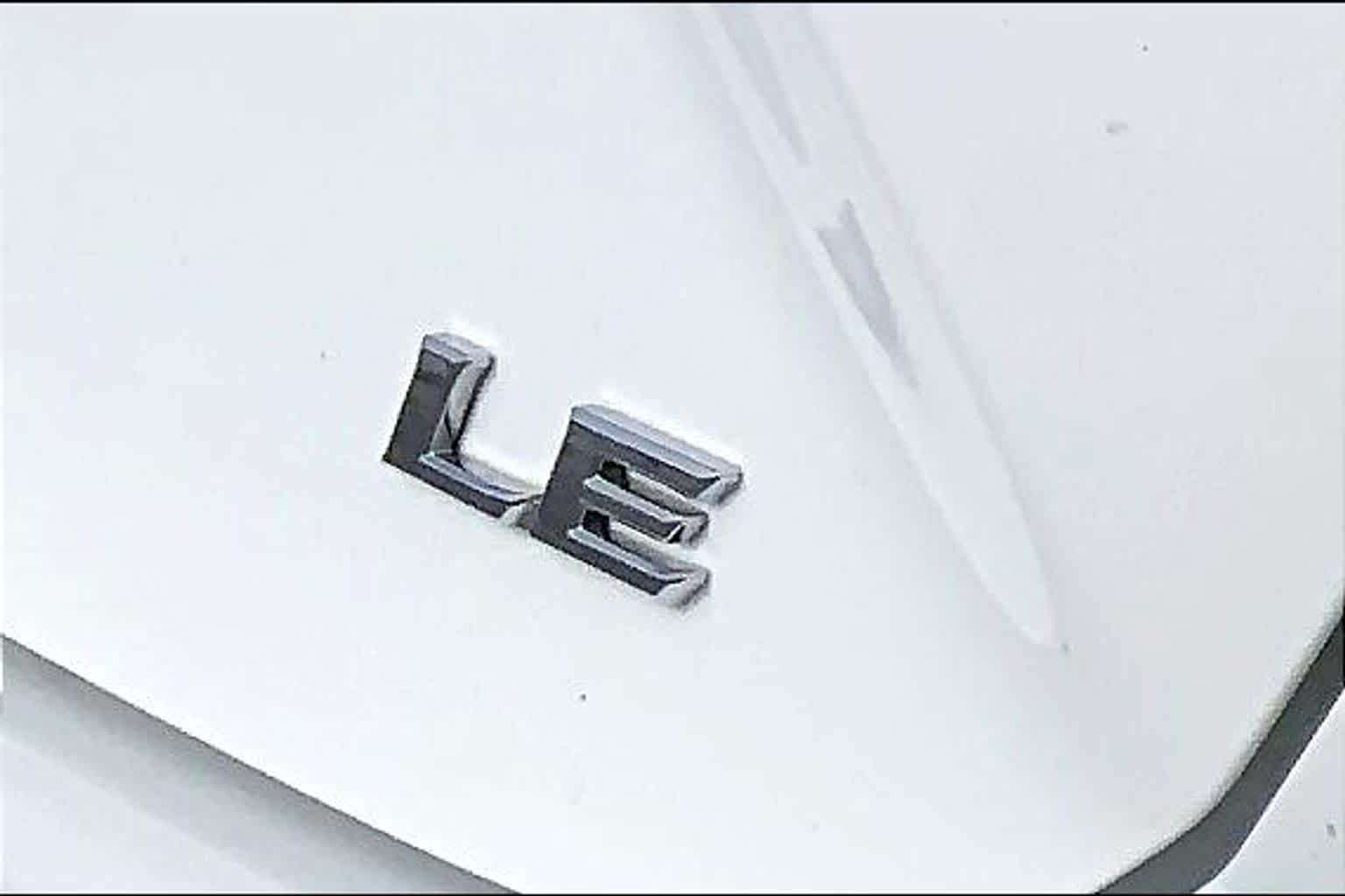 Used 2025 Ice Cap Toyota LE image 30
