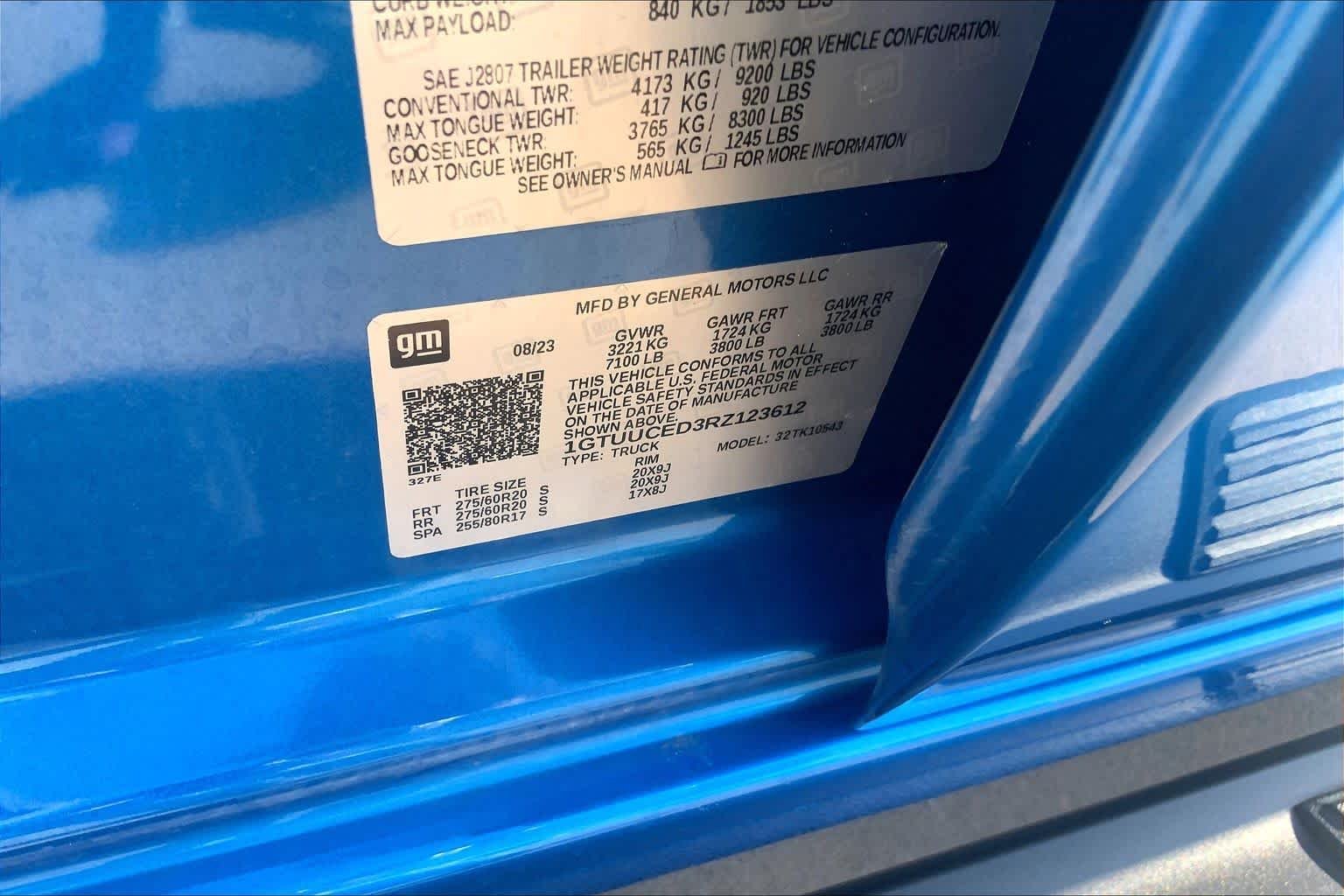 Used 2024 Dynamic Blue Metallic GMC Elevation image 33