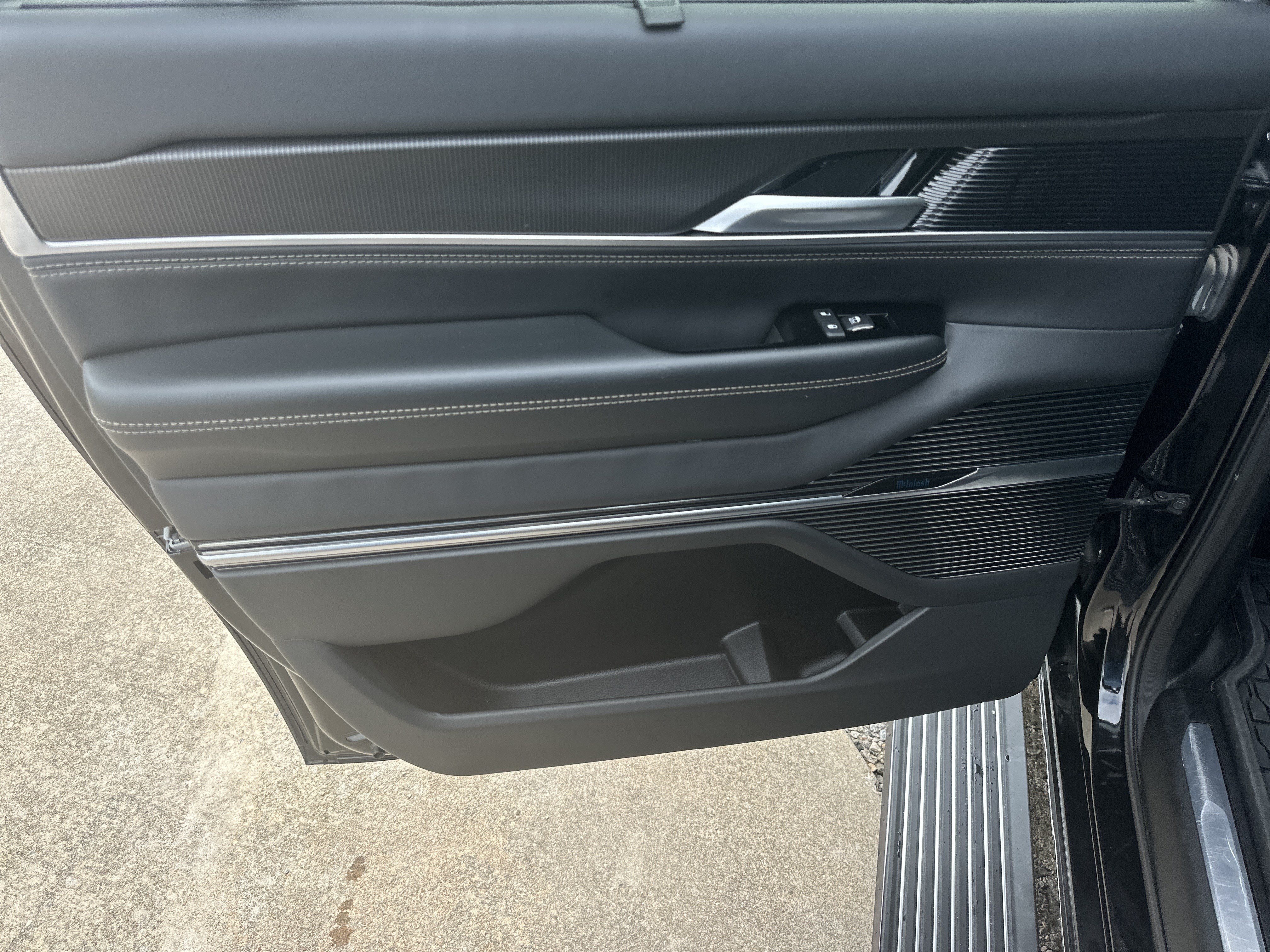 2024 Jeep Grand Wagoneer L Series II - Photo 24