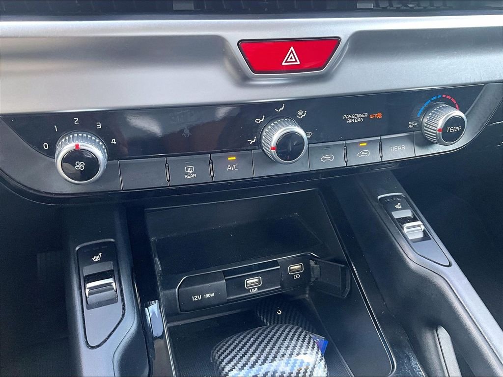 Used 2020 Black Kia S image 27
