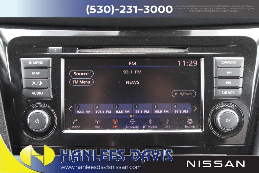 Used 2018 Silver Nissan SL image 24
