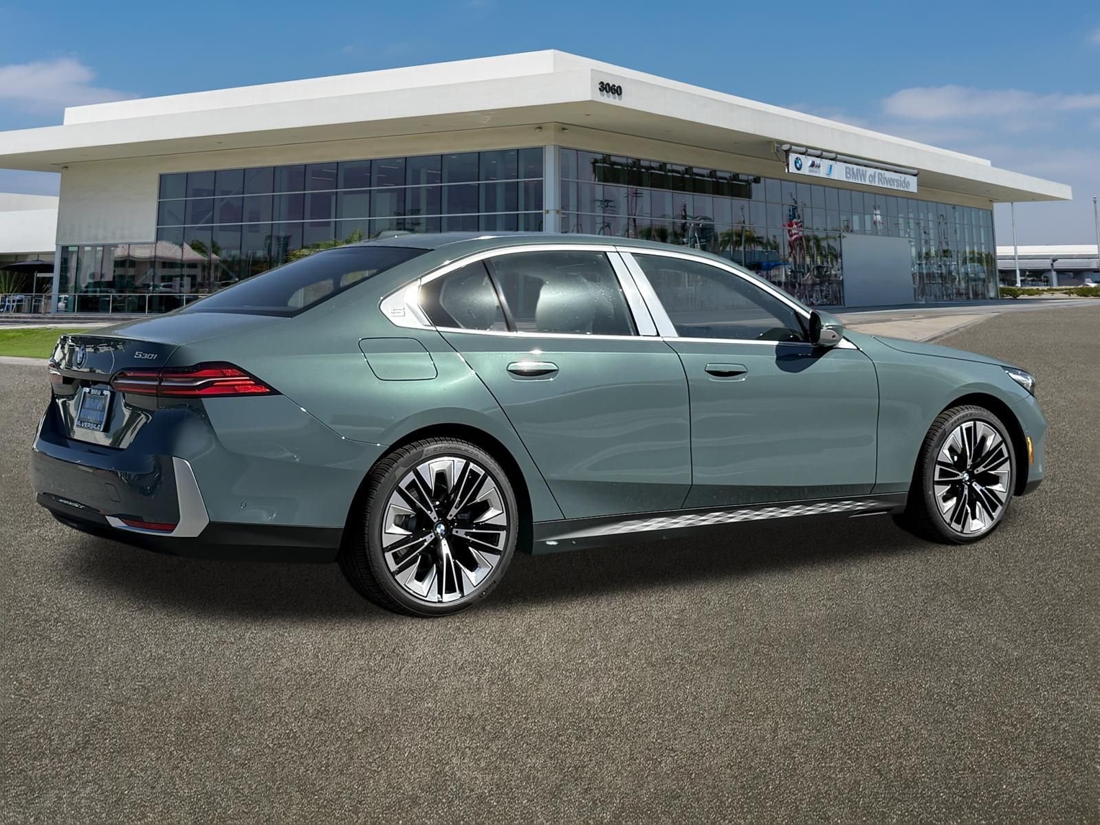 New 2027 Cape York Green Metallic BMW 530i xDrive image 11