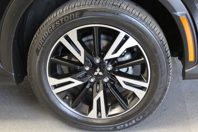 Used 2024  Mitsubishi SEL image 5