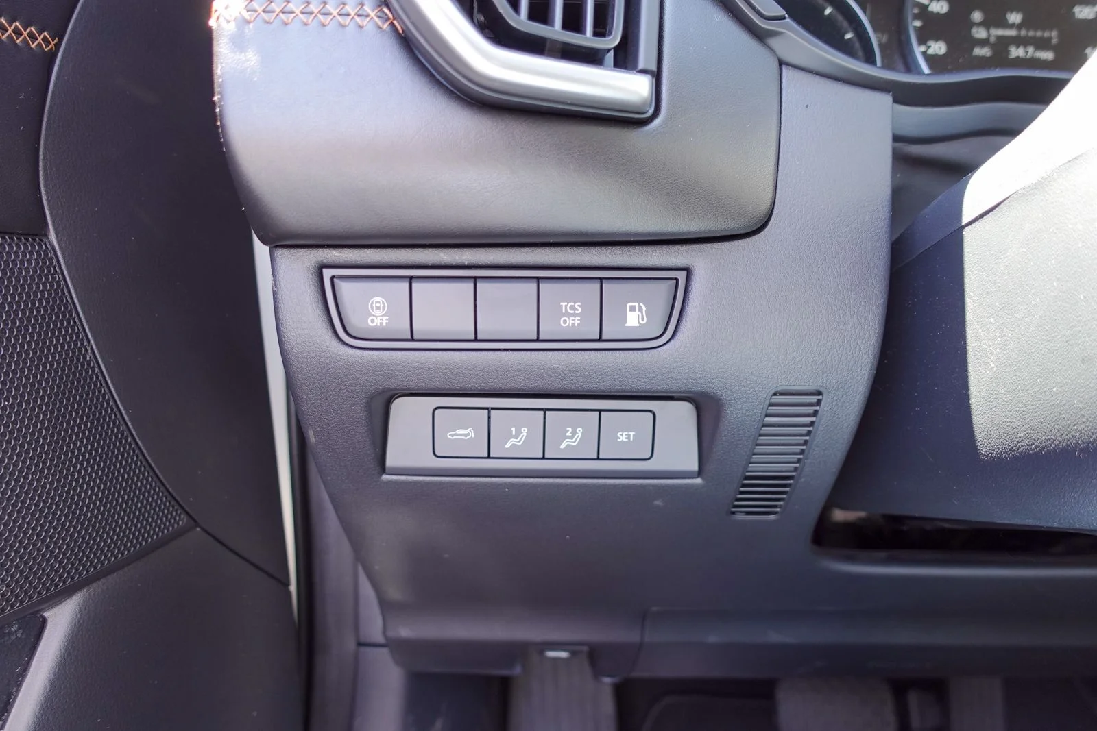 Certified Used 2025 Wind Chill Pearl Mazda Premium image 18