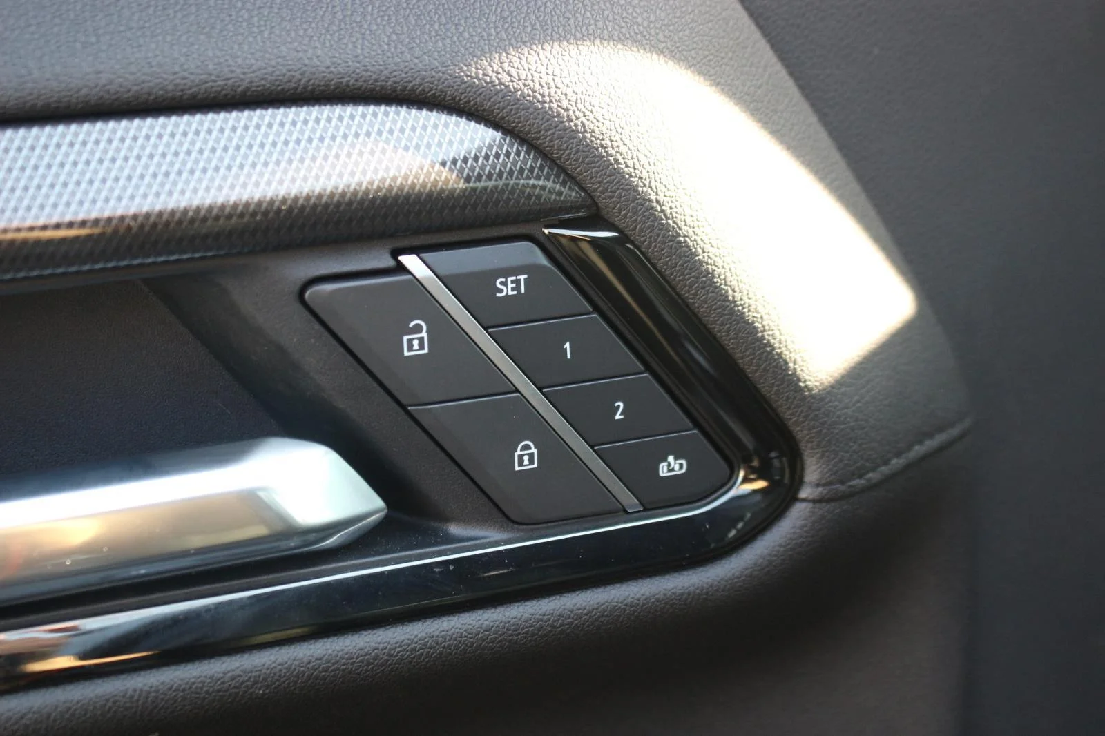 Used 2025 Onyx Black GMC AT4 image 15