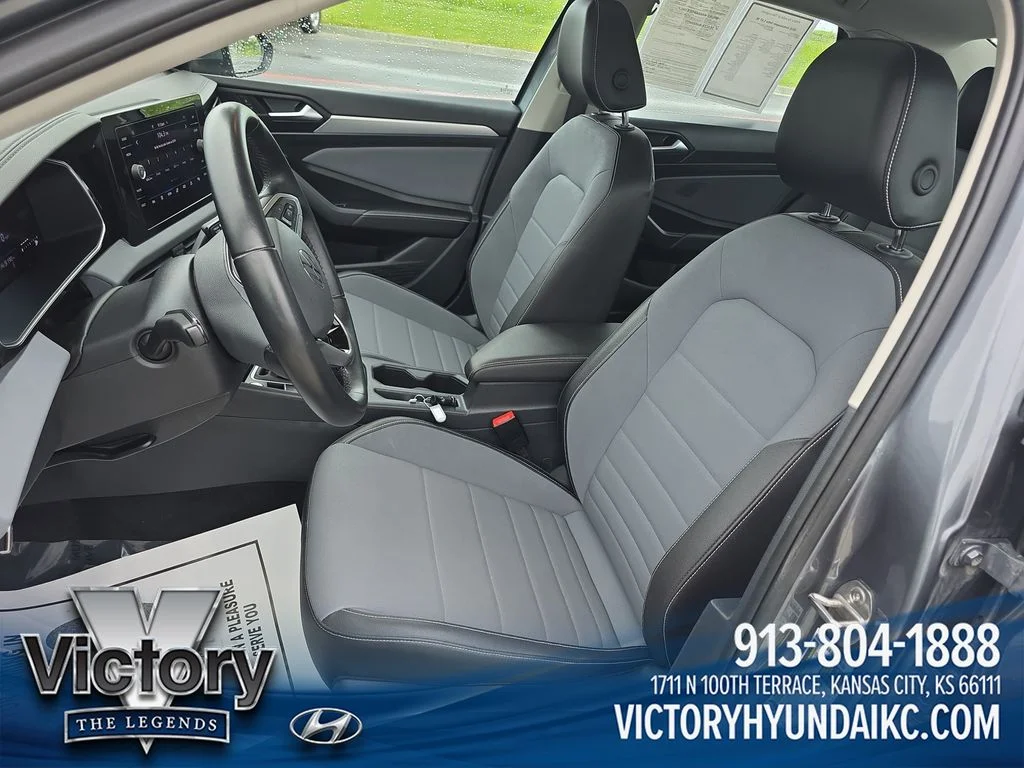 Used 2025  Volkswagen 1.5T SE image 9